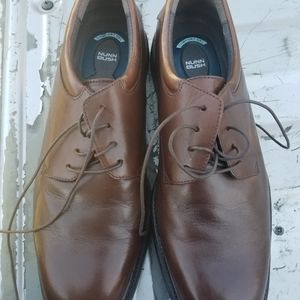 Brown men leather dress shoe
